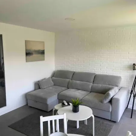 Pass The Keys Modern With Excellent Location Apartment *
