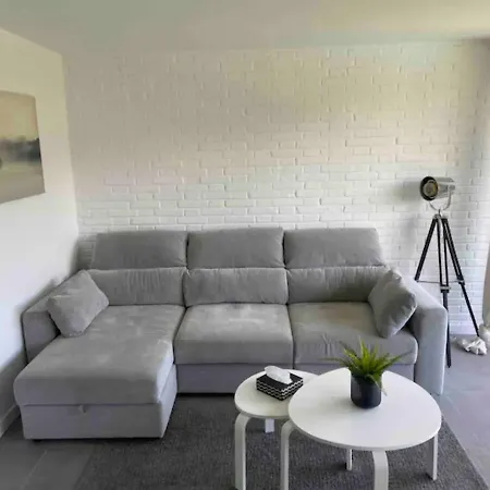 Pass The Keys Modern With Excellent Location Apartment *