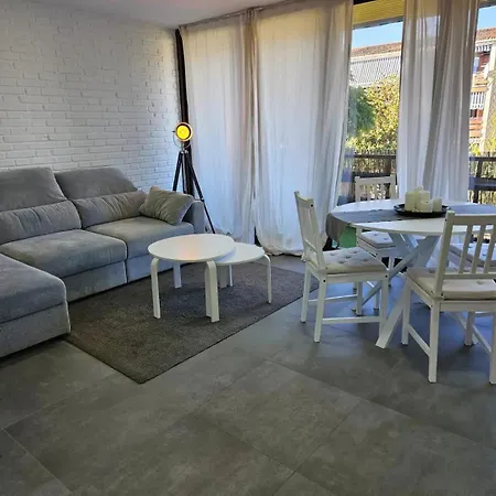 Apartment Pass The Keys Modern With Excellent Location